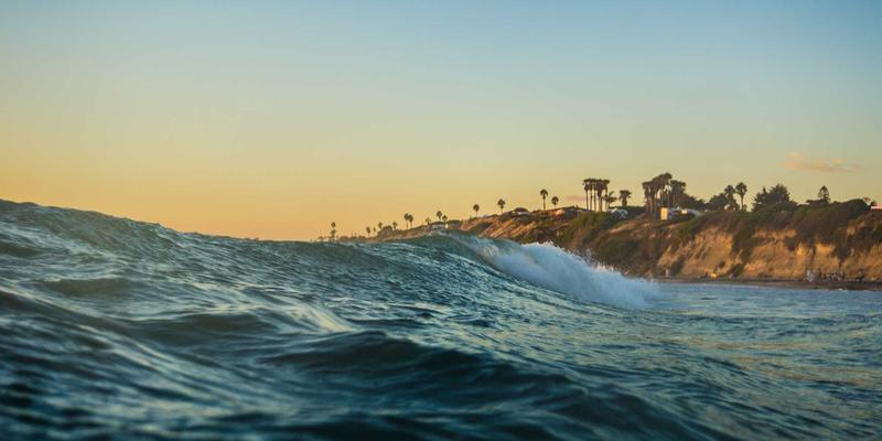 从明星八卦到搞笑视频：娱乐危机中资讯媒体的角色重塑与舆论引导策略
