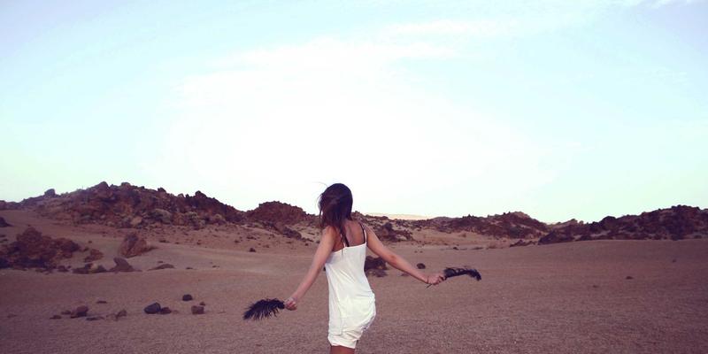 娱乐新闻中的危机公关：当明星人设崩塌，如何用策略与幽默化解舆情风暴