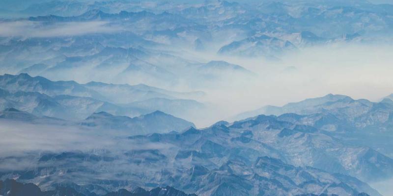 粉丝经济2.0：从数据打榜到内容共创，娱乐新闻如何驱动新消费浪潮